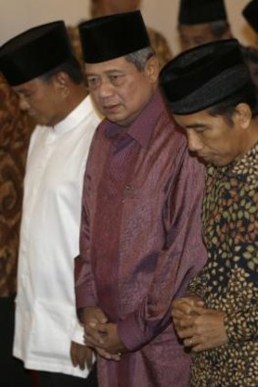 Keeping the peace: Susilo Bambang Yudhoyono, centre, with presidential candidates Prabowo Subianto, left, and Joko Widodo.