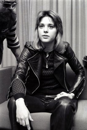 Leather-clad rock queen Suzi Quatro arrives in Sydney on May 4, 1974.