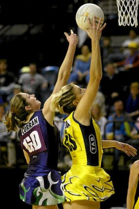 Johannah Curran playing goal defence for Melbourne Phoenix back in 2005.