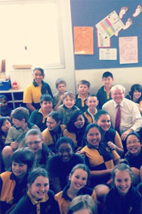 Kevin Rudd and students from Greenslopes State School, Brisbane. The picture is from Mr Rudd’s Twitter account.