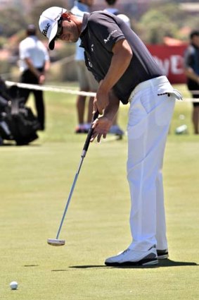 Adam Scott with his normal sized putter, 2012.