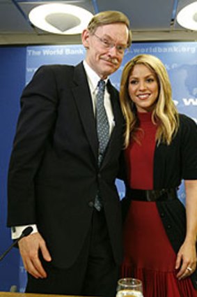 Shakira and World Bank President Robert Zoellick.