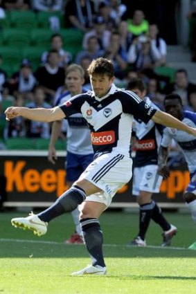 Harry Kewell kicks the first goal from a penalty.