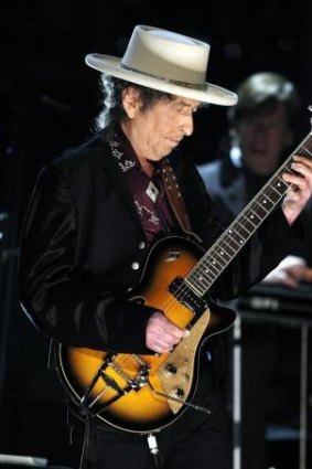 Bob Dylan Performs onstage during the 37th AFI Life Achievement Award A Tribute to Michael Douglas at Sony Pictures on June 11, 2009 in Culver City, California.