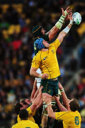 James Horwill contests the line out with Victor Matfield of South Africa