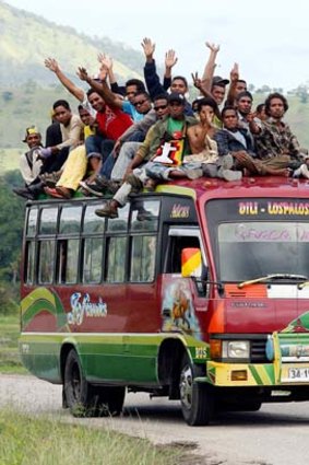 A loaded bus approaches Baucau.