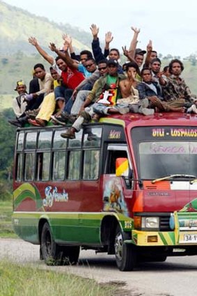 A loaded bus approaches Baucau.