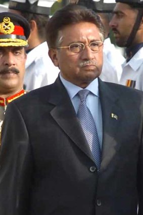 Ex-president Musharraf  inspects a guard of honour.
