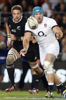 James Haskell passes the ball to the backline.