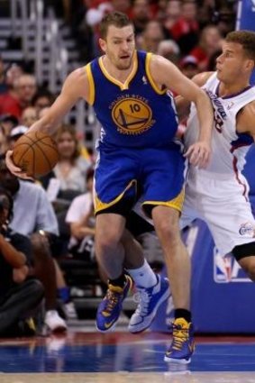 Golden State's David Lee controls the ball against Blake Griffin.