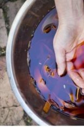 A dye made from plants from Merri Creek.