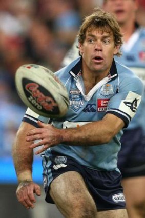 Former NSW Blues halfback Brett Kimmorley has signed for the Canberra Raiders as an assistant coach.