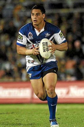 Reni Maitua playing for the Bulldogs in 2006.