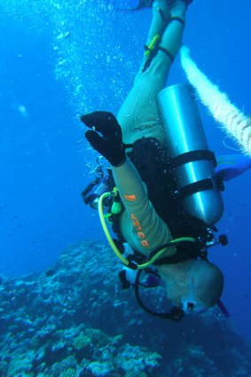 Bryan Fry diving at Lizard Island, Queensland, which is prime fang blenny territory.﻿   
