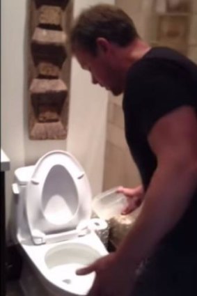 Matt Damon collects toilet water for the ice bucket challenge.