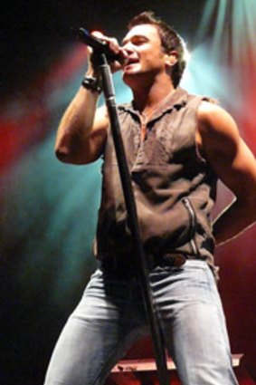 Shannon Noll will perform at the Chris Mainwaring Legends match.