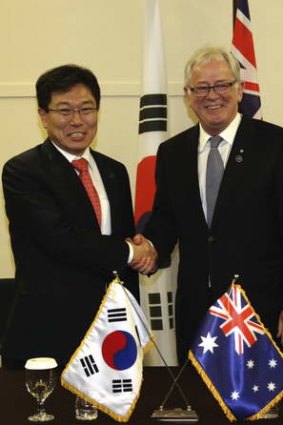 Trade Minister Andrew Robb and his South Korean counterpart, Minister of Trade, Industry and Energy Yoon Sang-jick.
