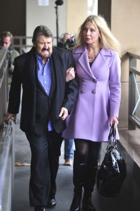 Home detention &#8230; Derryn Hinch arrives at the Melbourne Magistrates Court with wife Chanel yesterday.
