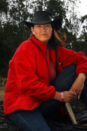 Leesa Burton was forced to break into the Kinglake West relief centre to feed a dozen people.