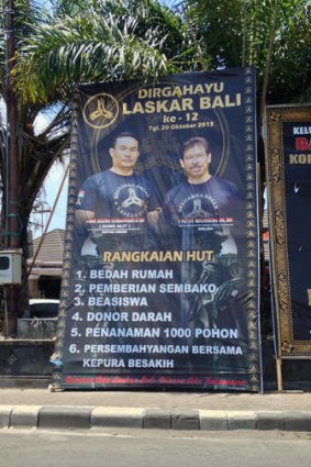A poster for Laskar Bali at a roundabout in Denpasar.
