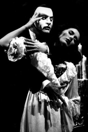 Rob Guest and Marina Prior in <i>Phantom of the Opera</i>.