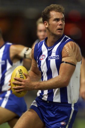 Wayne Carey in action for North Melbourne.