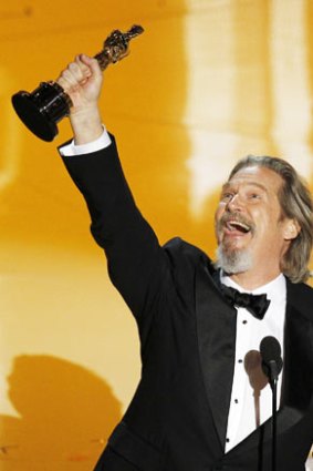 Bridges celebrates his best actor Oscar for his role in <i>Crazy Heart</i>.