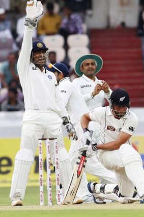 India's captain Mahendra Singh Dhoni appeals for an lbw against New Zealand's Daniel Flynn.