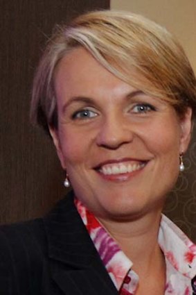 The trial which will pay donors for up to six weeks' salary at the mimium wage is "most definitely not a cash for kidneys" plan: Health Minister Tanya Plibersek.