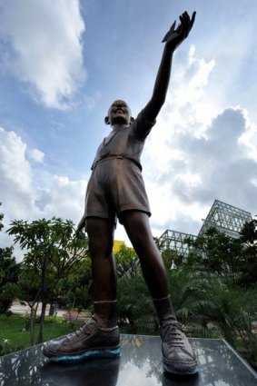 Statue of Barack Obama as a boy will be removed from a park in the Indonesian capital due to public opposition.