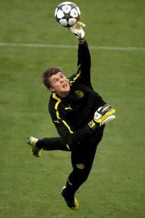 Mitch Langerak playing for Borussia Dortmund.