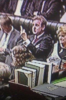 Barry O'Farrell gives the disputed signal in Question Time.