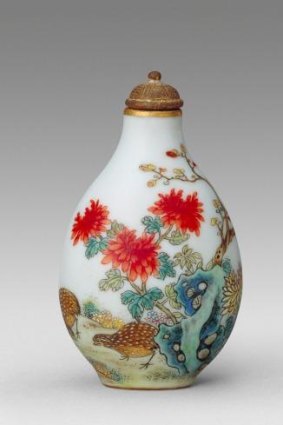 Porcelain and gold snuff bottle with chrysanthemum and quail design.