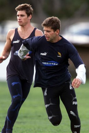 Former AFL players Shane Crawford and Tony Woods trained in tights back in their Hawthorn days.