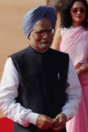 Moment of composure ... Julia Gillard stops for a photo with Indian Prime Minister Manmohan Singh.