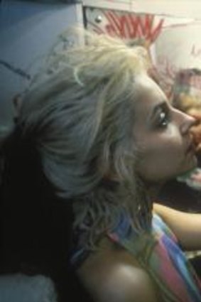 Saskia Post and Michael Hutchence in <i>Dogs in Space</i>.