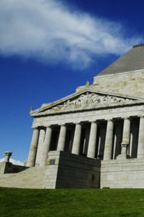 The Shrine of Remembrance gets the backpacker thumbs up.