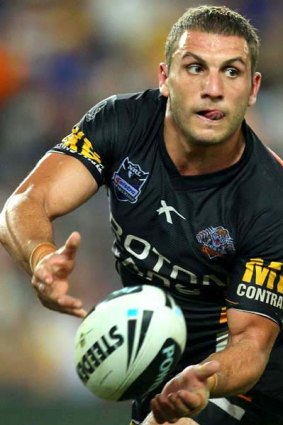Robbie Farah of the Tigers goes head-to-head with Michael Ennis for a State of Origin berth.