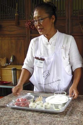 Tam Piyawadi Jantrupon at Amita Thai Cooking School.