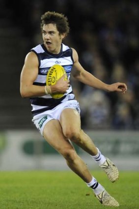 Geelong's Daniel Menzel shows a clean pair of heels in round 20, 2010.