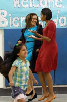 The little girl who asked the question, with the US and Mexican first ladies.