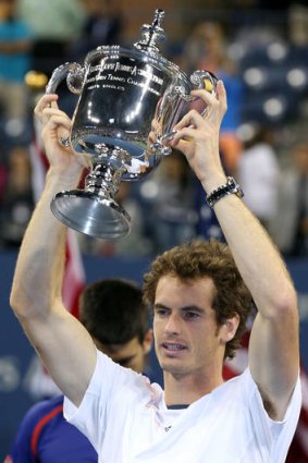 Andy Murray lifts the US Open trophy.
