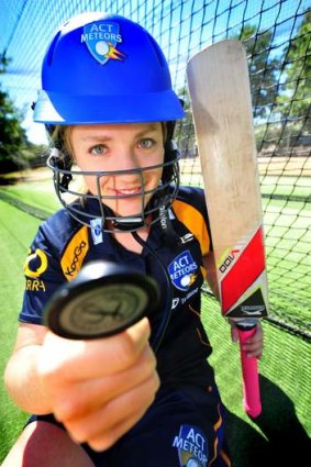 Sarah Hungerford combines work as a doctor with playing cricket for the ACT Meteors.