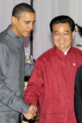 Barack Obama joins his Chinese counterpart,  Hu Jintao, for  photos   at the APEC summit in Singapore.