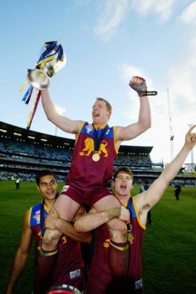 Triple premiership Brisbane Lions captain Michael Voss has been sacked as club coach.