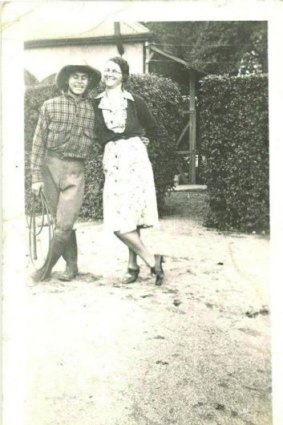 Jim Brooks, jackeroo,  and Anne Smith, cook, Lanyon homestead courtyard c. 1940.