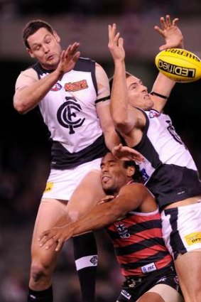 Carlton's Robert Warnock and Shaun Hampson spoil each other during the match against the Saints.