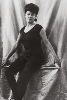 H. Walter Barnett's photo of Annette Kellerman from 1907.