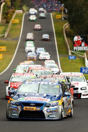 Mark Winterbottom leads the field at the start of the Bathurst 1000.