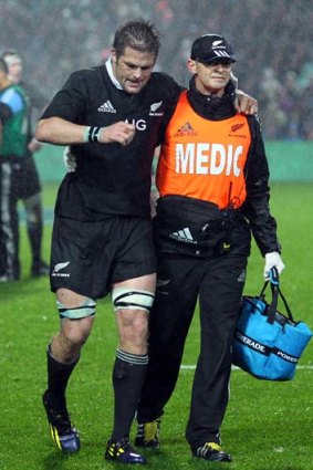 Richie McCaw limps off the field after sustaining an injury in the match against Argentina.